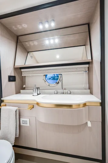 Resilience Yacht Photos Pics 