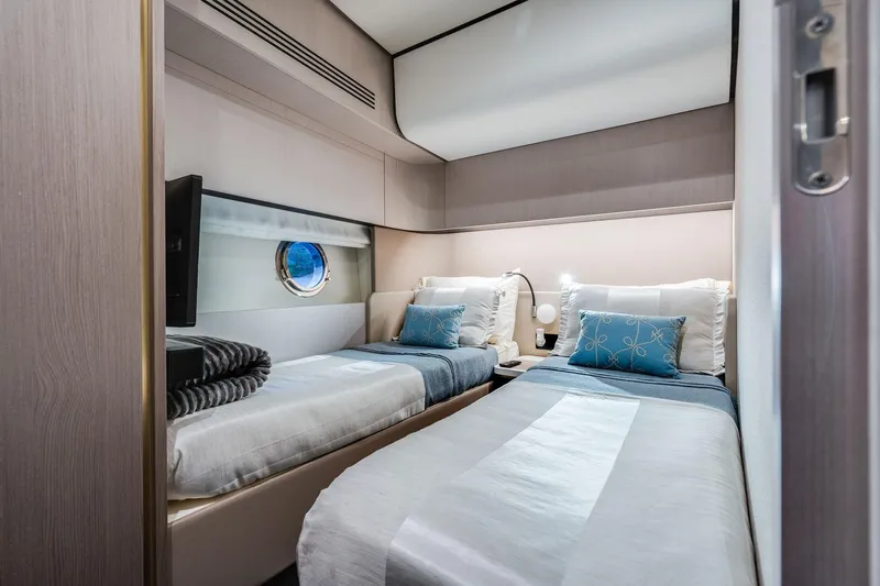 Resilience Yacht Photos Pics 