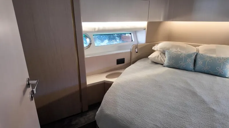 Resilience Yacht Photos Pics 