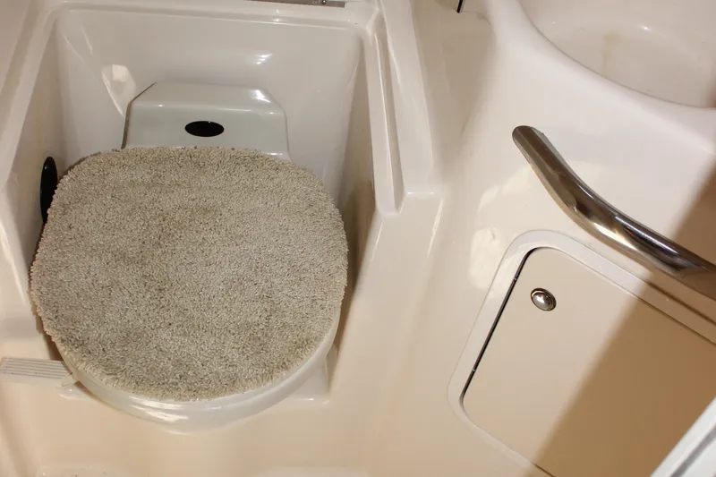  Yacht Photos Pics 2003 Sea Ray 380 Sundancer bathroom with toilet and sink.