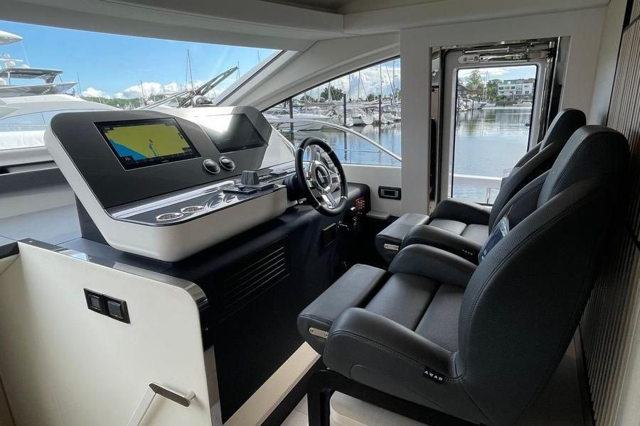 2022 Azimut 67 