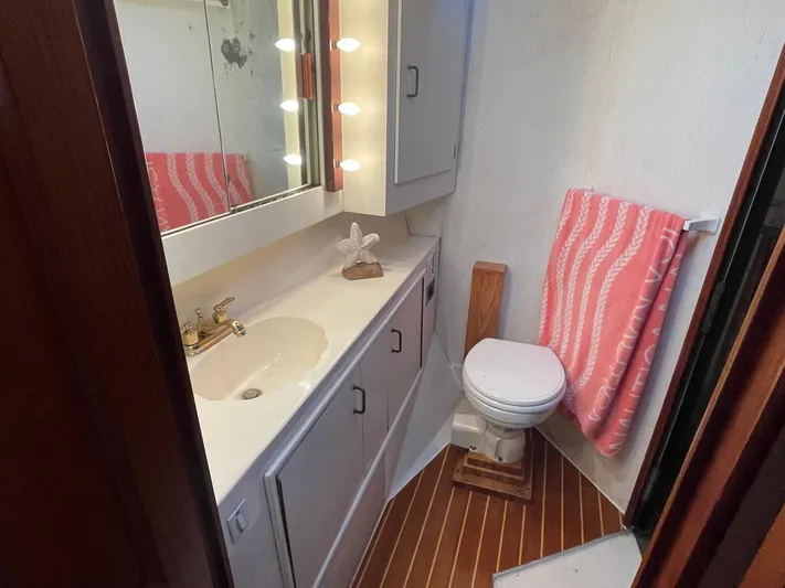 Occtane Yacht Photos Pics Bathroom interior of 1990 Ocean Yachts 44 Super Sport with sink, mirror, and toilet.