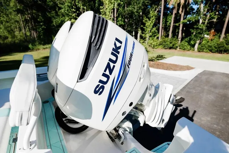  Yacht Photos Pics 2017 Albury Brothers center console boat with Suzuki four-stroke outboard engine.