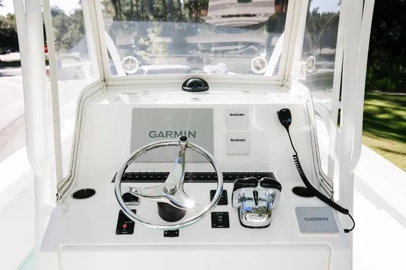  Yacht Photos Pics 2017 Albury Brothers center console boat with Garmin and Suzuki controls.