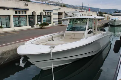 Boston Whaler 380 Outrage