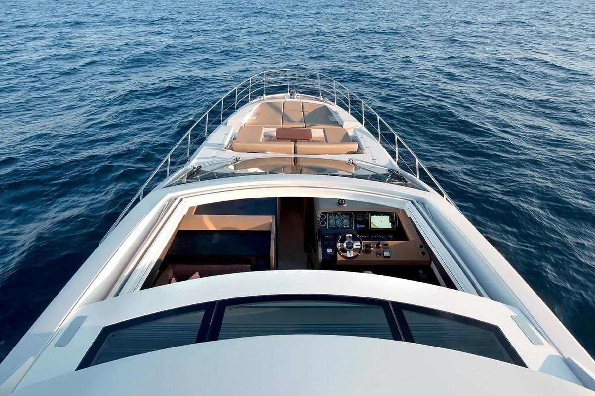 2015 Azimut 78 