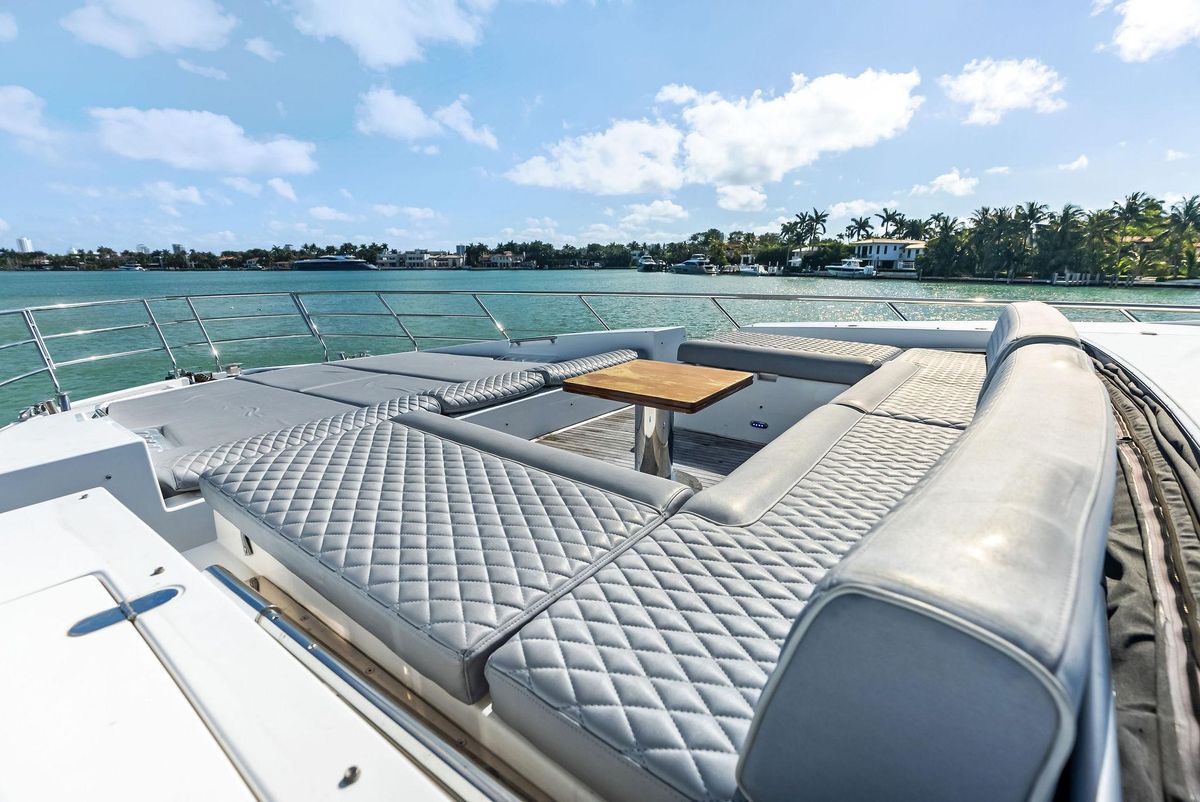 2017 Azimut 77 
