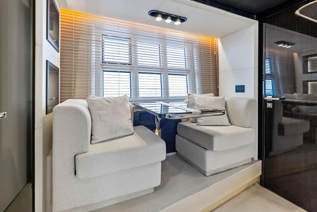 2017 Azimut 77 
