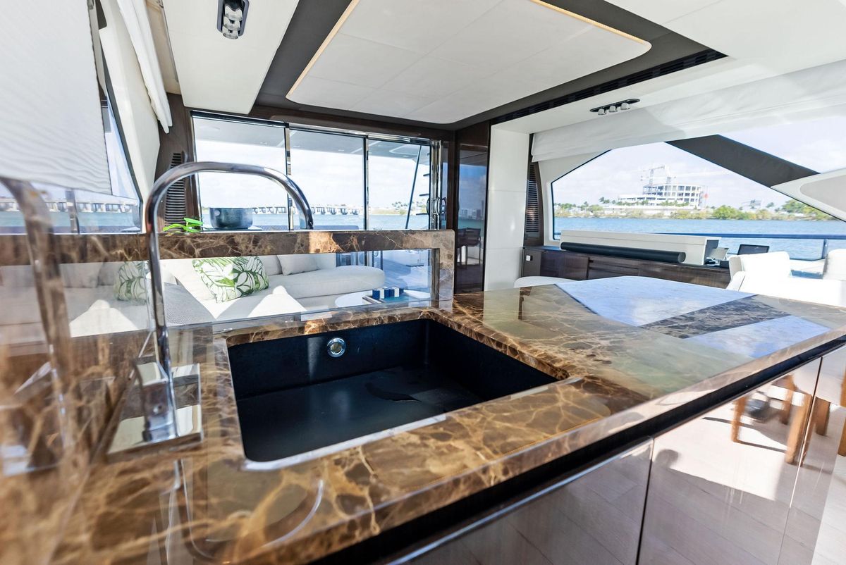 2017 Azimut 77 
