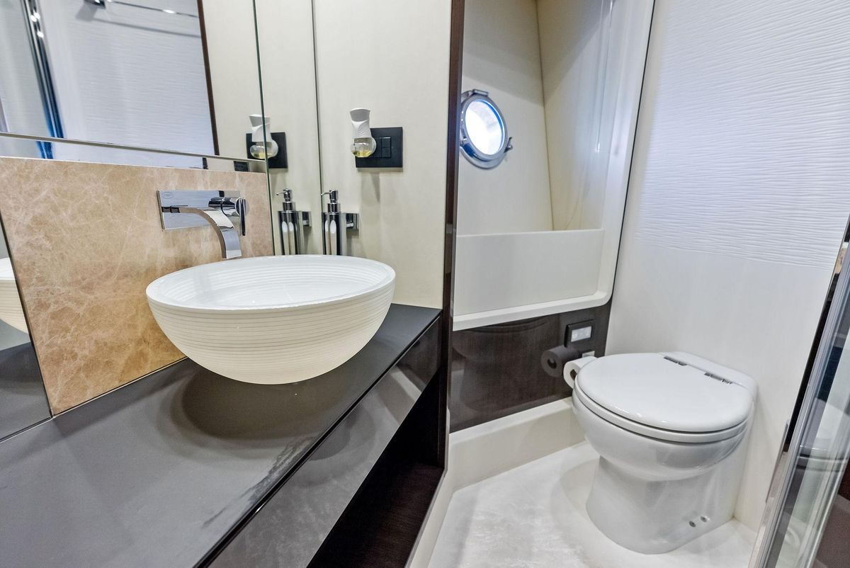 2017 Azimut 77 