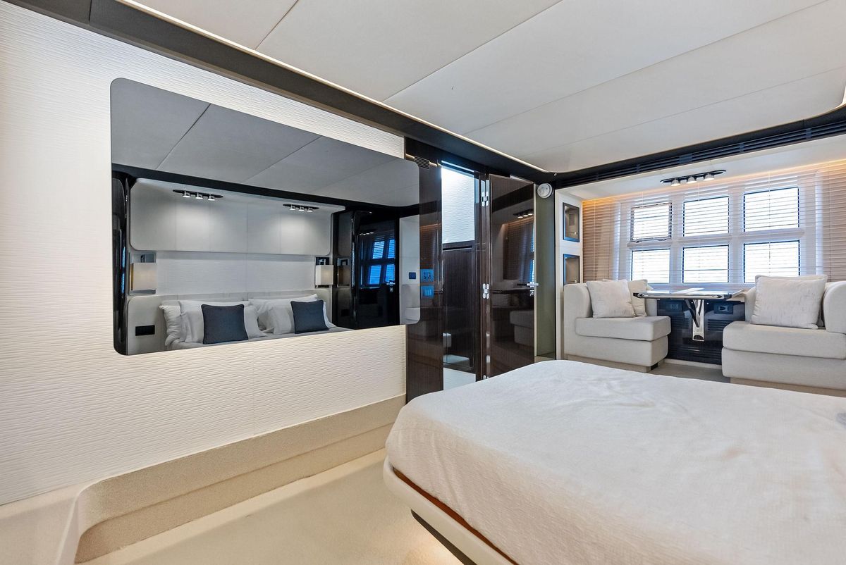 2017 Azimut 77 