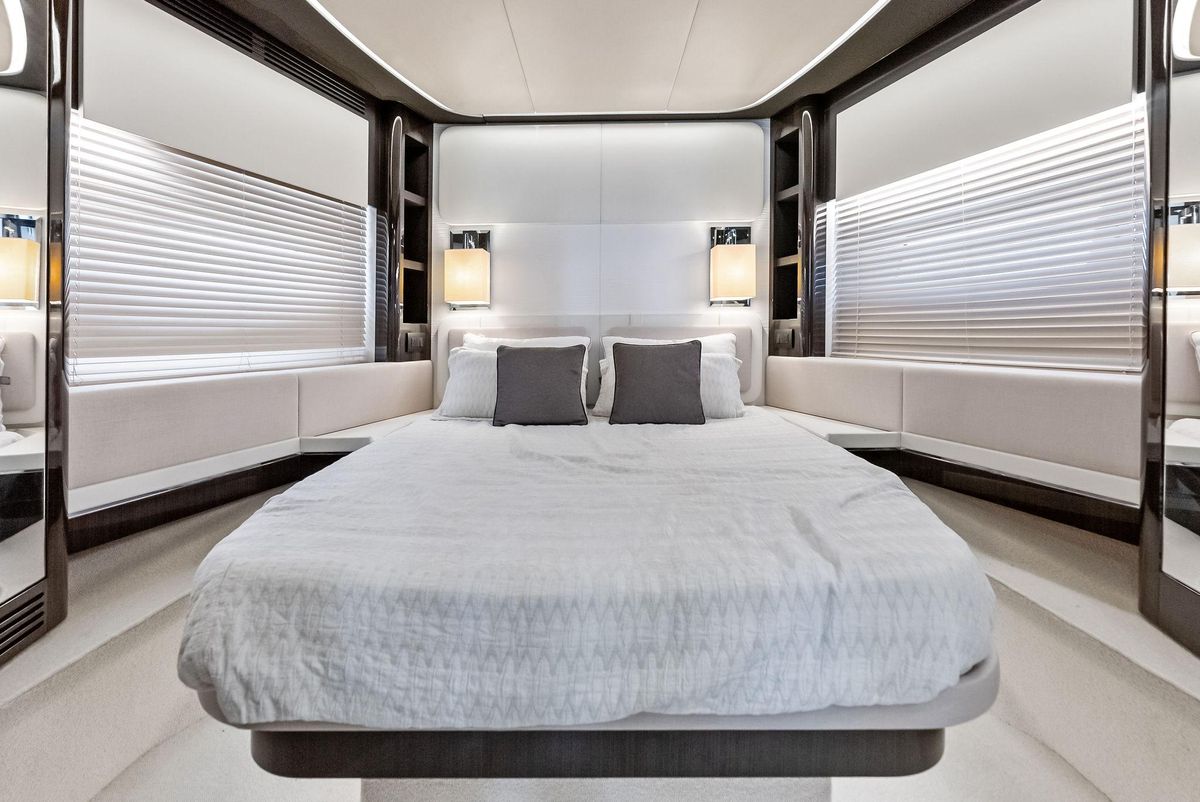 2017 Azimut 77 