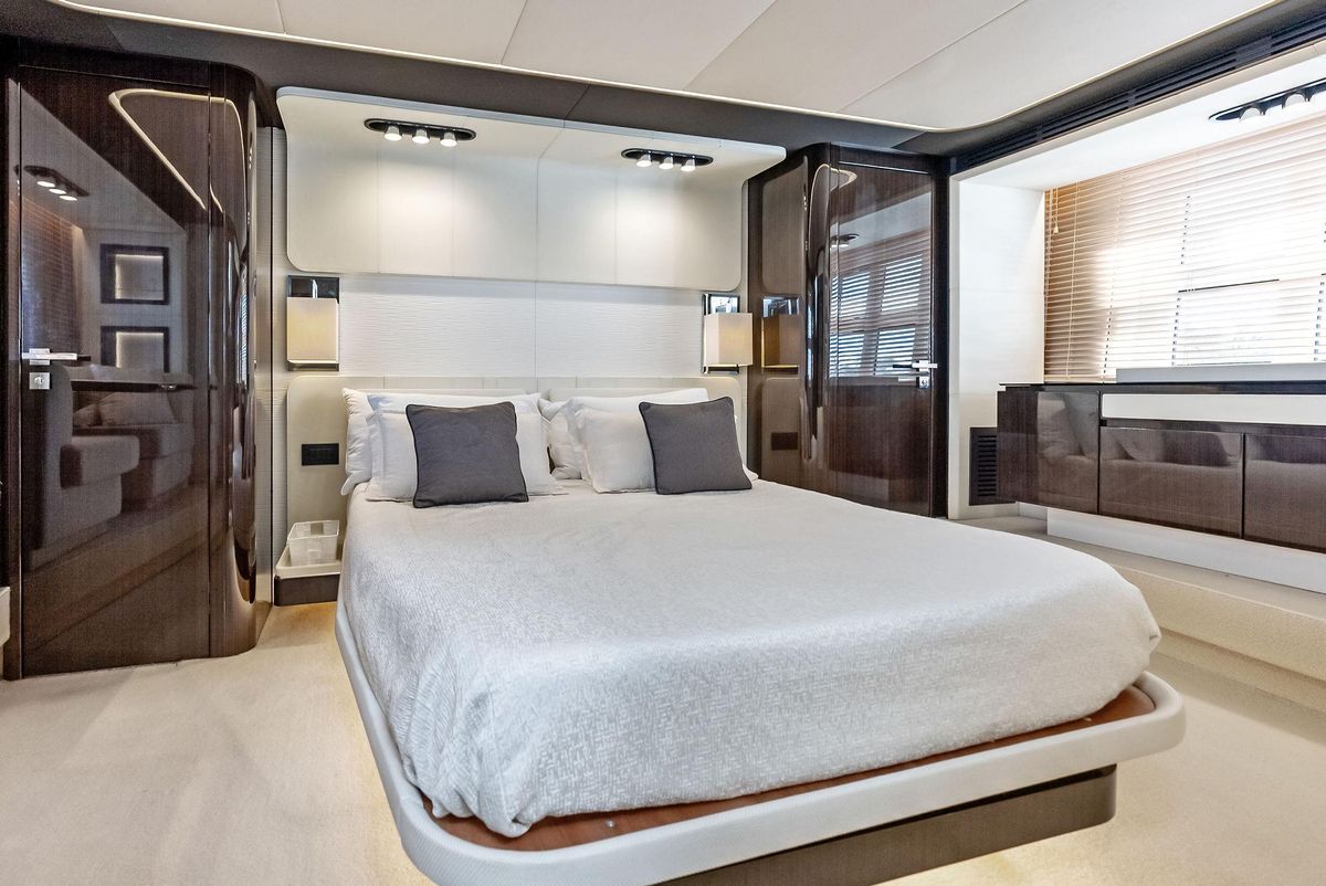 2017 Azimut 77 