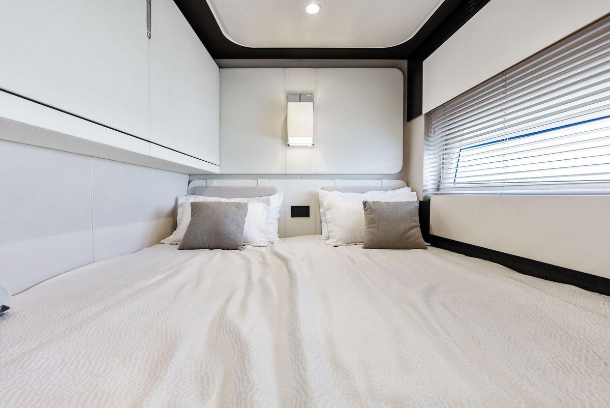 2017 Azimut 77 