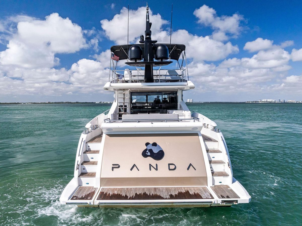 2017 Azimut 77 