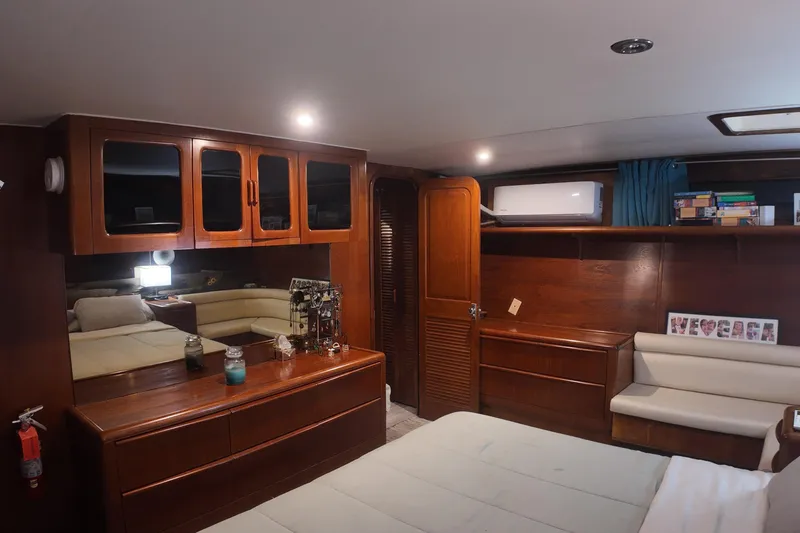  Yacht Photos Pics Luxurious 1987 Viking Gulfstar yacht cabin with wooden furnishings and modern amenities.