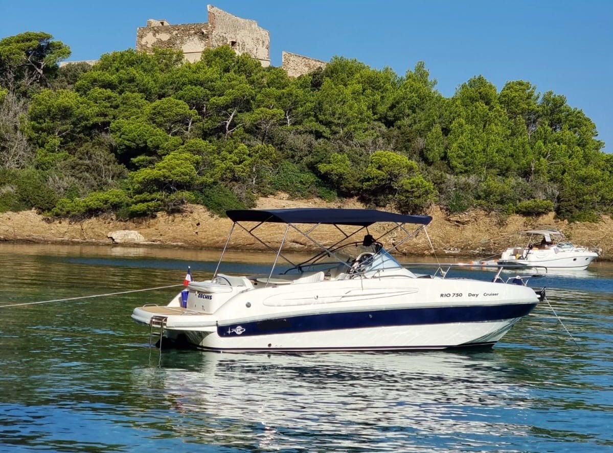 2008 Rio Yachts 750 Day Cruiser