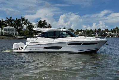 Regal 38 XO