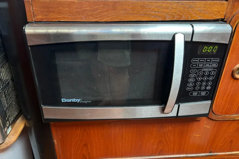 Zephyrus Yacht Photos Pics Microwave oven in a 1991 Beneteau 500 Oceanis yacht kitchen setup.