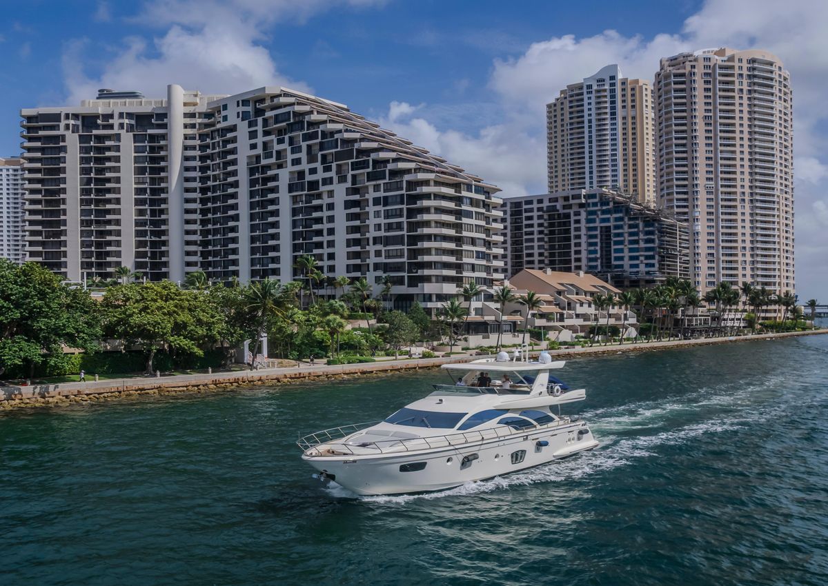 2008 Azimut 75 