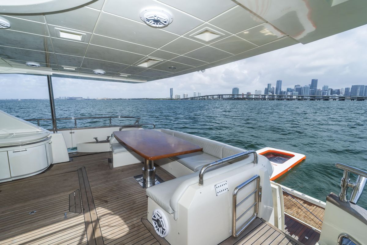 2008 Azimut 75 