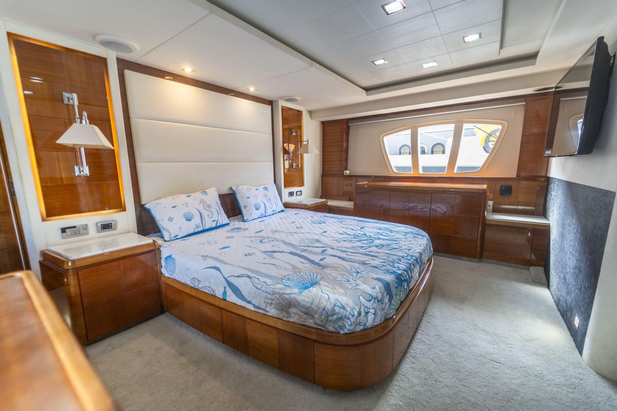 2008 Azimut 75 