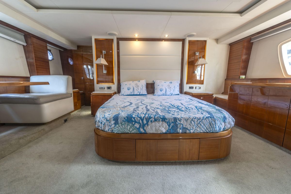 2008 Azimut 75 