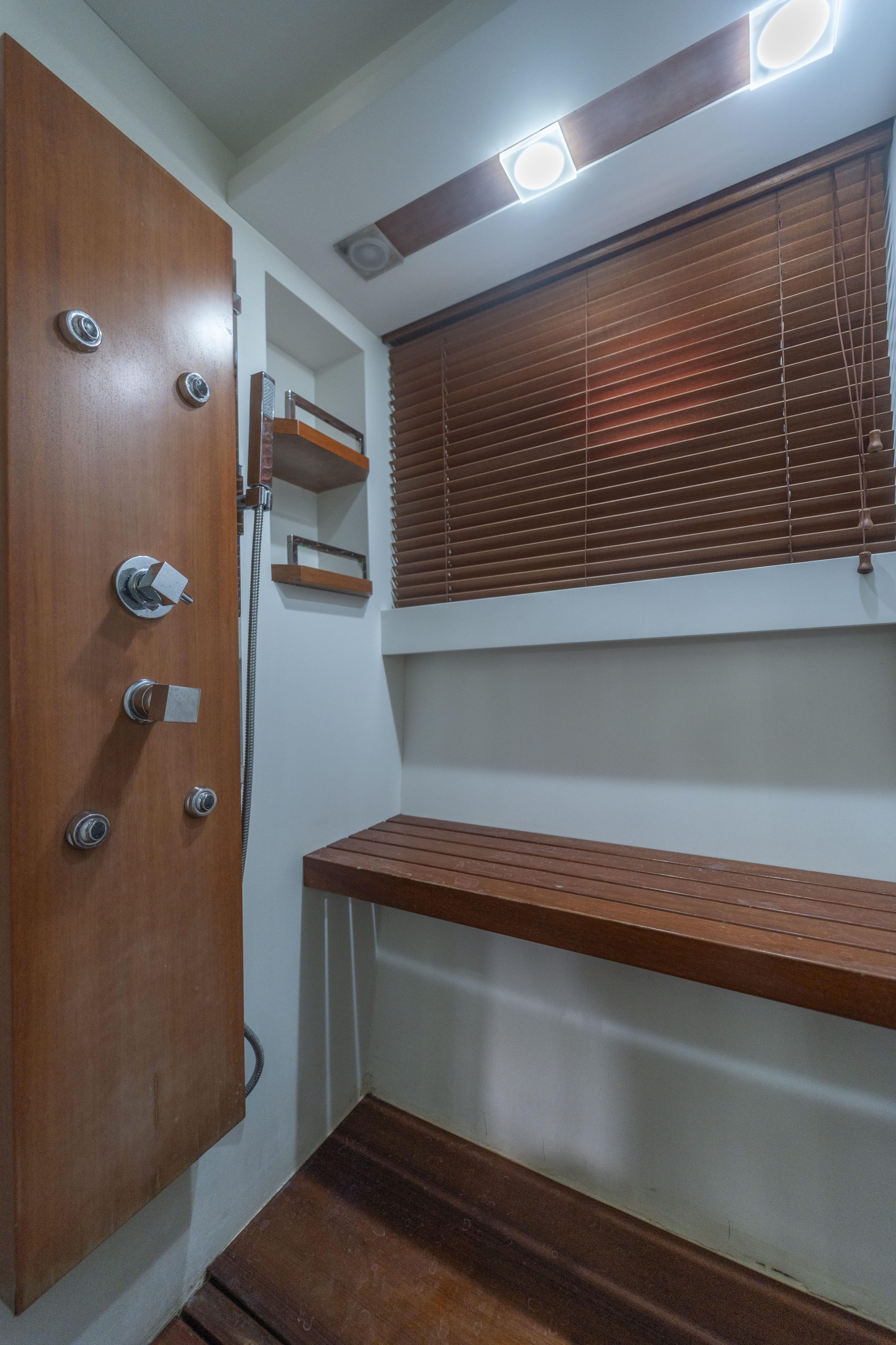 2008 Azimut 75 
