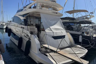 Cayman Yachts F 520