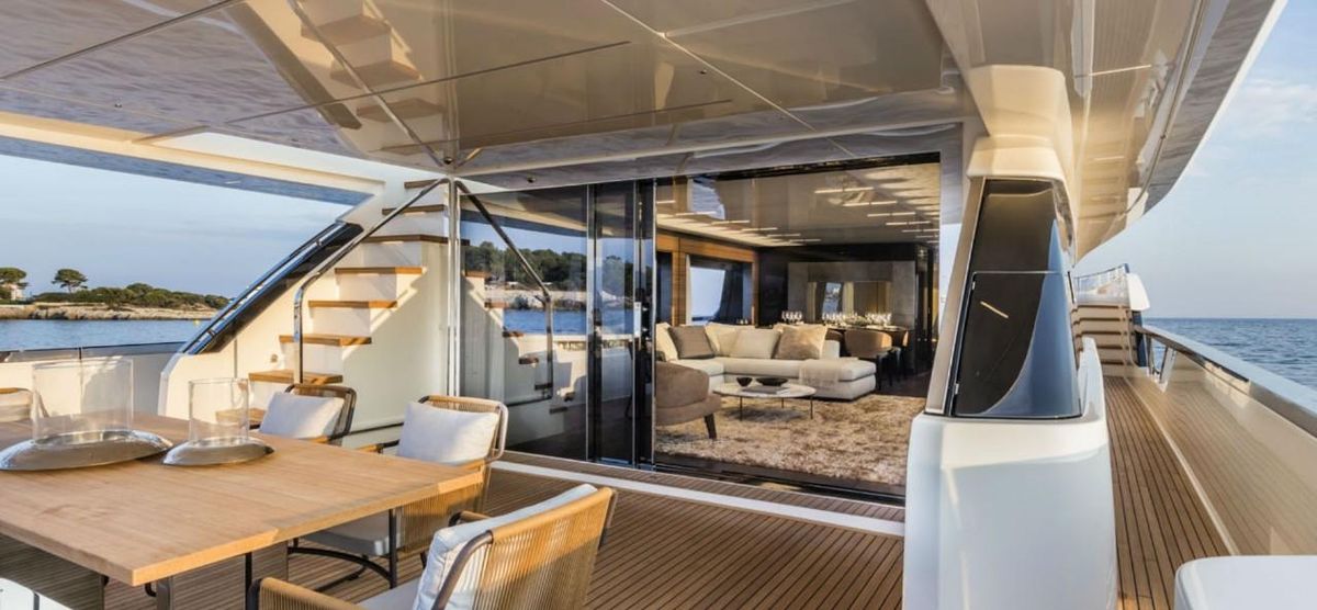 2019 Ferretti Yachts 93 