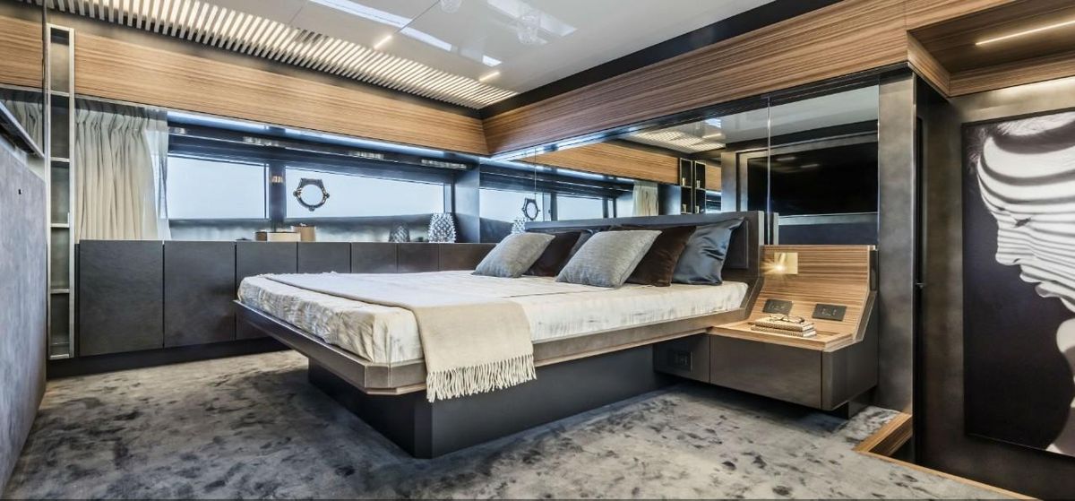 2019 Ferretti Yachts 93 