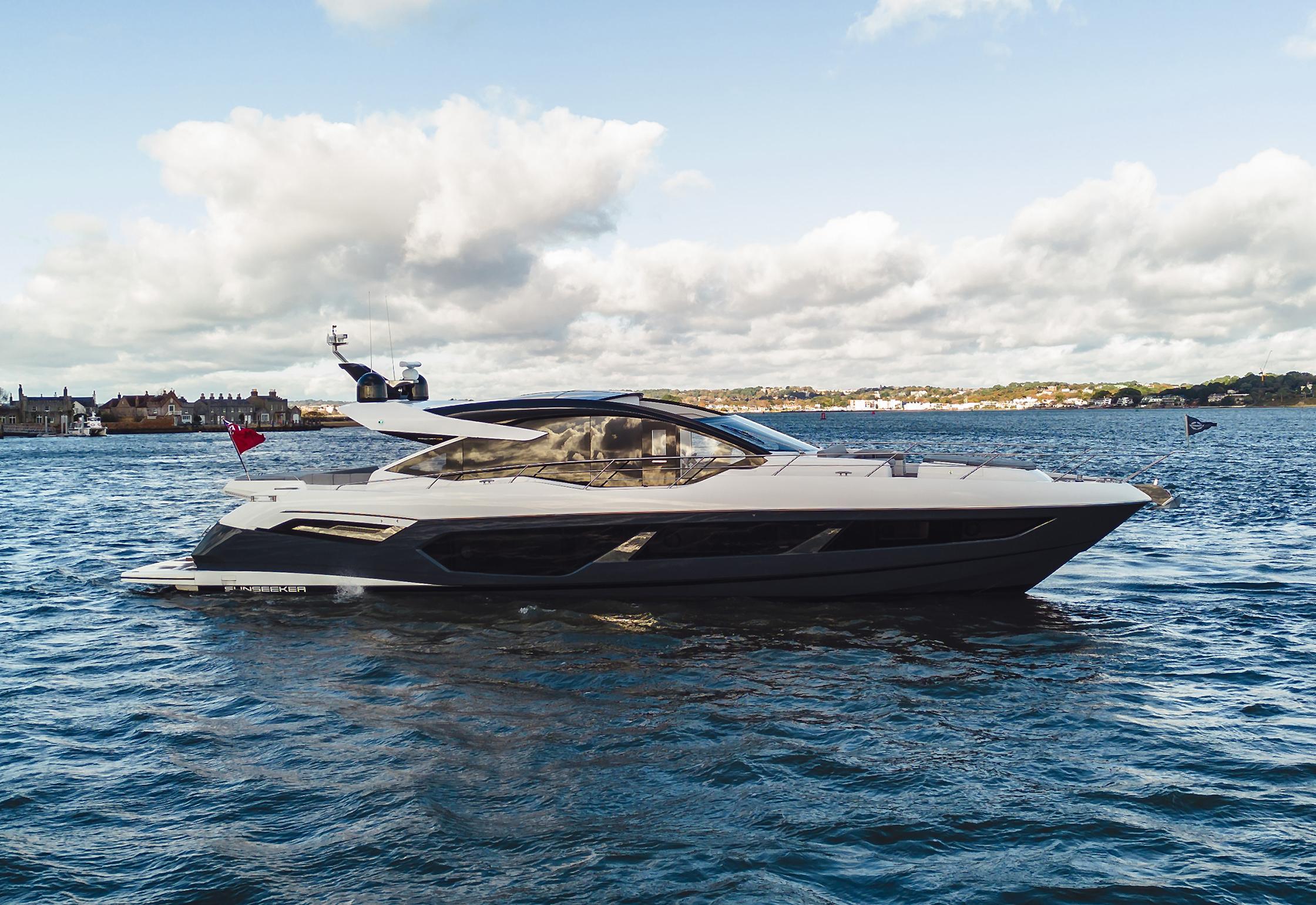 Nieuw 2024 Sunseeker Predator 75 - Dorset | YachtFocus