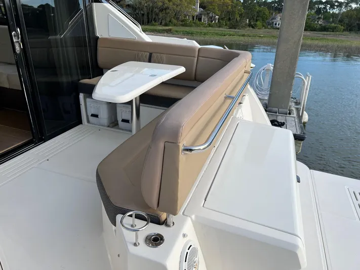  Yacht Photos Pics 2017 Sea Ray Sundancer 400, sleek aft seating area.