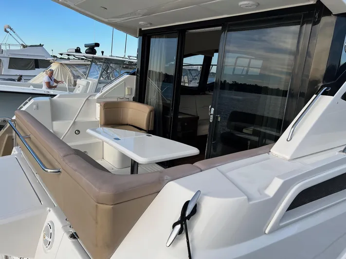  Yacht Photos Pics 2017 Sea Ray Sundancer 400 yacht with elegant outdoor seating area.