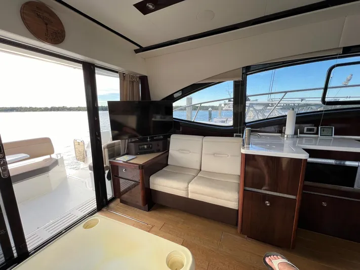  Yacht Photos Pics Interior of a 2017 Sea Ray Sundancer 400 yacht with sofa and TV.