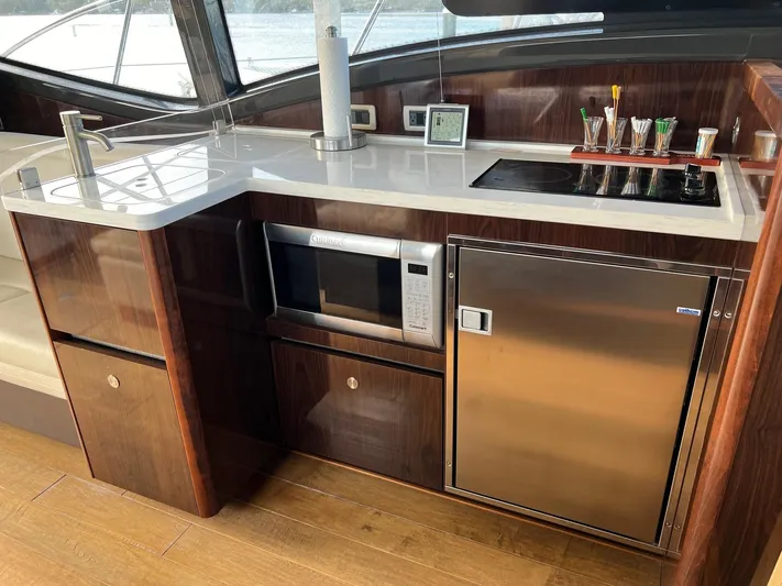  Yacht Photos Pics Galley in a 2017 Sea Ray Sundancer 400 yacht.