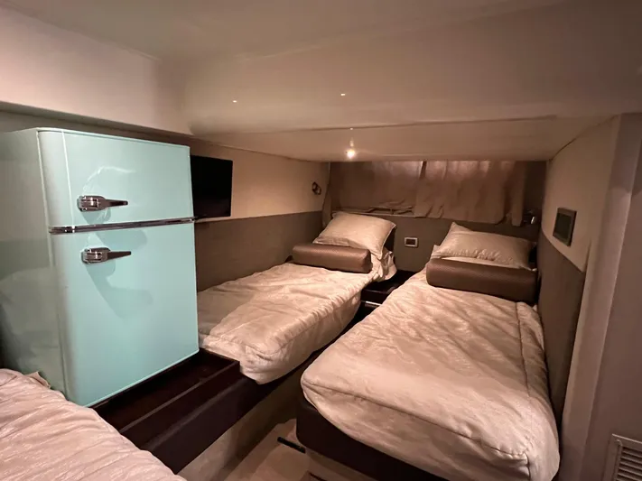  Yacht Photos Pics Interior of 2017 Sea Ray Sundancer 400 yacht with beds and fridge.