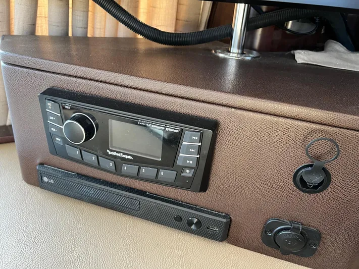  Yacht Photos Pics Interior of 2017 Sea Ray Sundancer 400 with audio system.