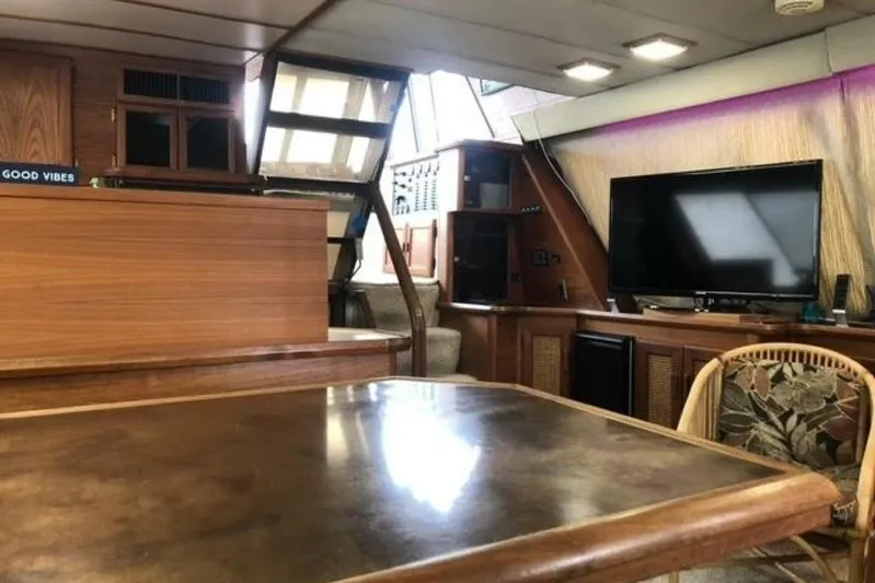  Yacht Photos Pics Interior of 1985 Bayliner 4550 Motoryacht with TV, wooden furnishings, and cozy seating.