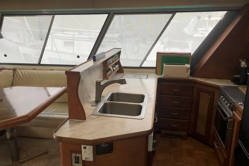  Yacht Photos Pics Interior of 1985 Bayliner 4550 Motoryacht with kitchen and dining area.