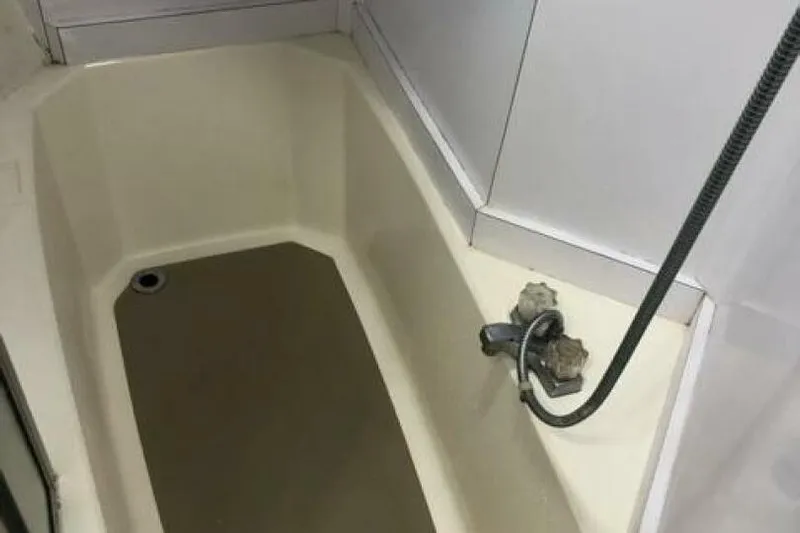  Yacht Photos Pics Bathtub in 1985 Bayliner 4550 Motoryacht, featuring faucet and showerhead.