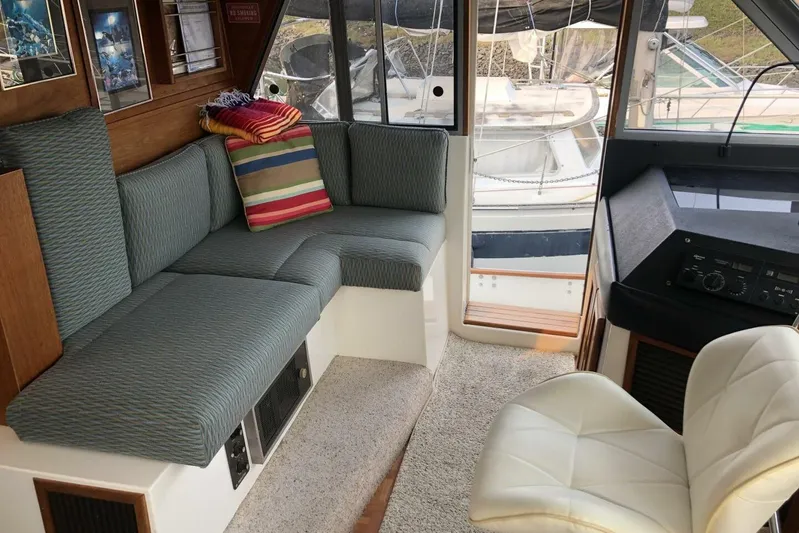  Yacht Photos Pics 1985 Bayliner 4550 Motoryacht interior with cozy seating and helm station.