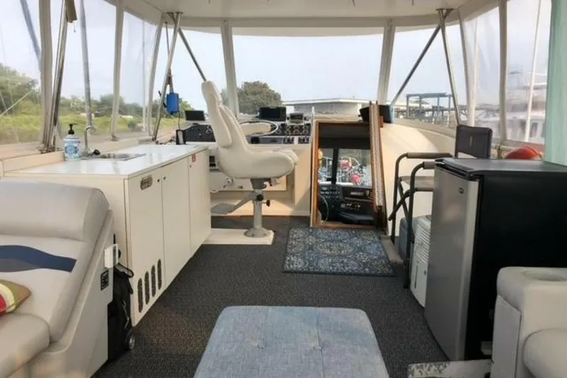  Yacht Photos Pics Interior of 1985 Bayliner 4550 Motoryacht with helm, seating, and kitchenette.