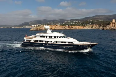 Custom 38M - Ocean Pacifico Services