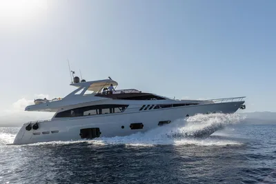 Ferretti Yachts 800
