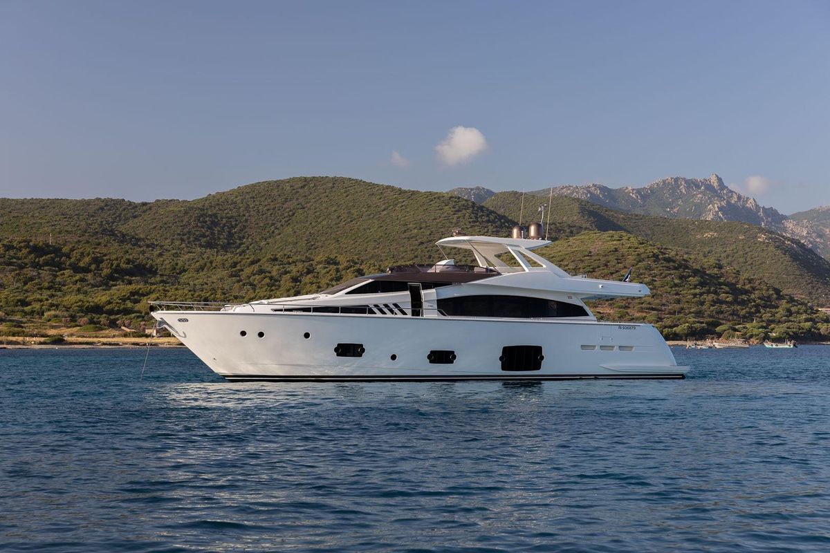 2016 Ferretti Yachts 81 