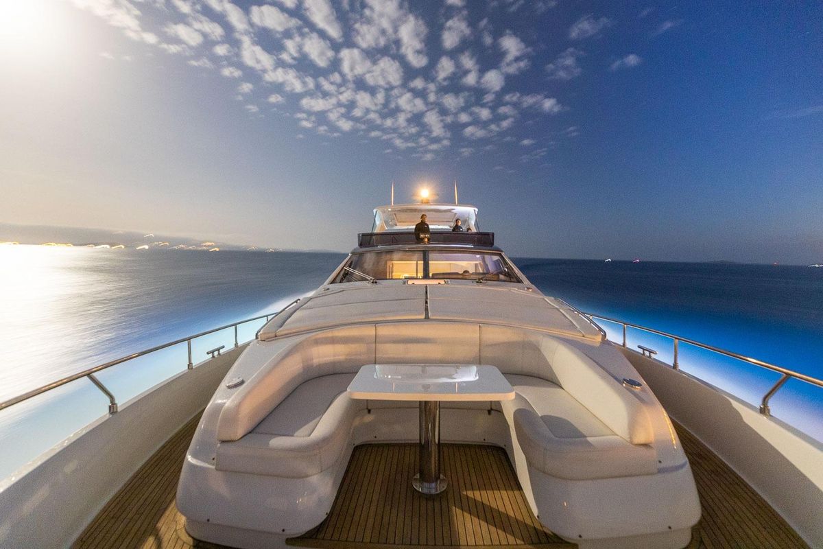 2016 Ferretti Yachts 81 
