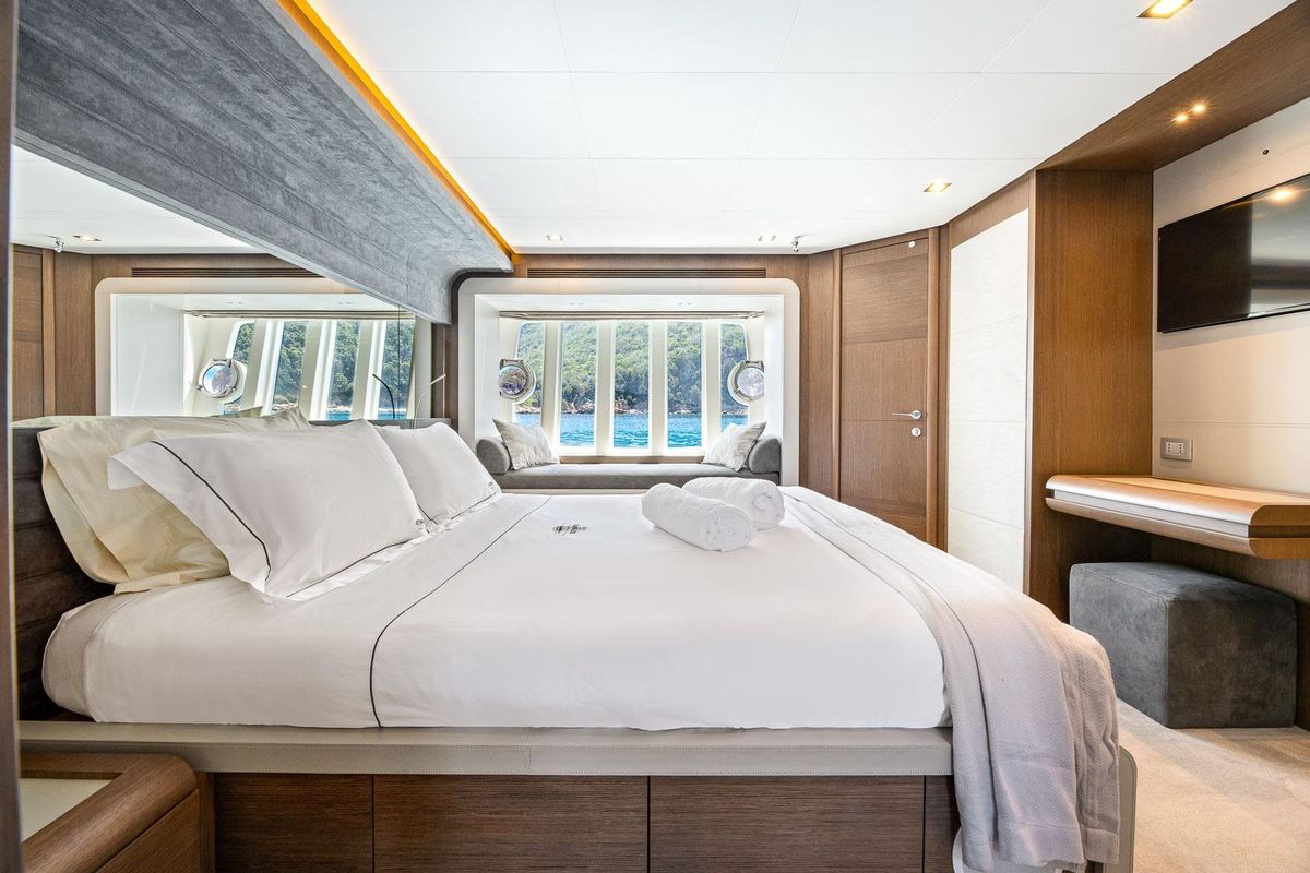 2016 Ferretti Yachts 81 