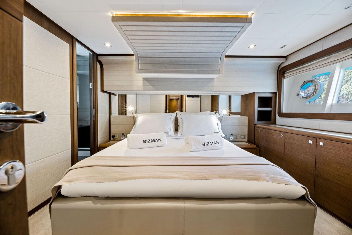 2016 Ferretti Yachts 81 