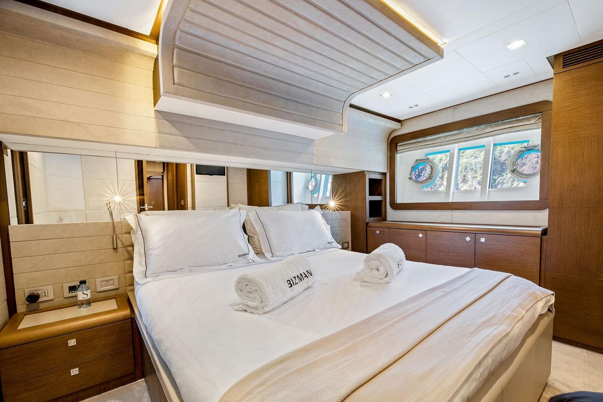 2016 Ferretti Yachts 81 
